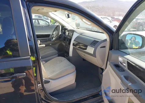 2010 Dodge Grand Caravan Sxt z USA, uszkodzony, nr VIN 2D4RN5D13AR159694